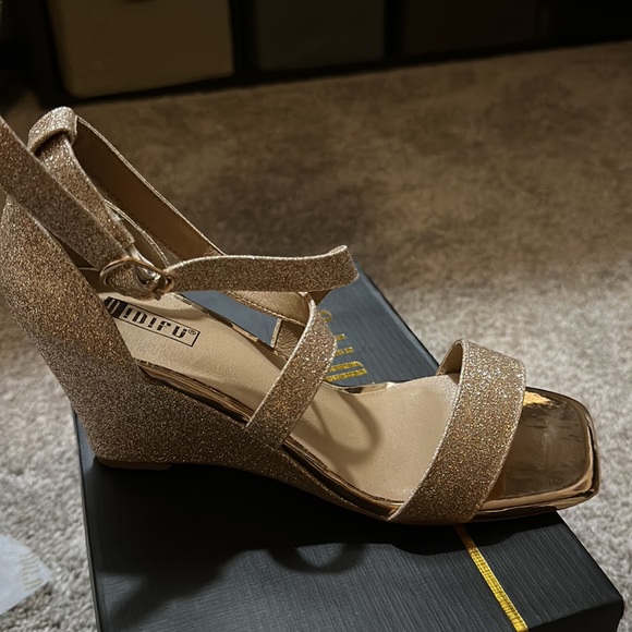 IDIFU Women's 3 Inch‎ Strappy Wedge Sandals Open Toe Dressy Wedges Rose Gold - Picture 3 of 3